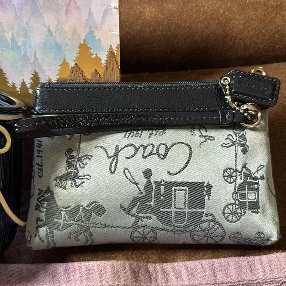 Vintage COACH perfect pre-loved condition wristlet. Two-tone blue with silver.